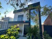 Casa com 3 dormitórios à venda, 256 m² por R$...