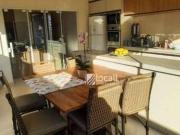 Casa com 3 dormitórios à venda, 260 m² por R$...