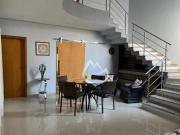 Casa com 3 dormitórios à venda, 260 m² por R$...