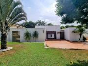 Casa com 3 dormitórios à venda, 260 m² por R$...