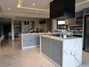 Casa com 3 dormitórios à venda, 260 m² por R$...