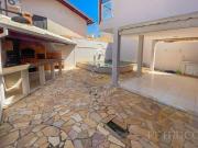 Casa com 3 dormitórios à venda, 266 m² por R$...