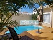 Casa com 3 dormitórios à venda, 270 m² por R$...