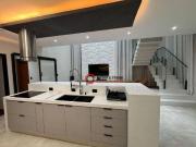 Casa com 3 dormitórios à venda, 270 m² por R$...