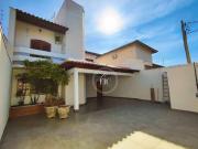 Casa com 3 dormitórios à venda, 272 m² por R$...