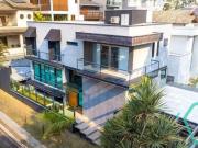 Casa com 3 dormitórios à venda, 274 m² por R$...
