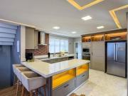Casa com 3 dormitórios à venda, 279 m² por R$...
