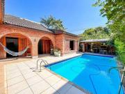 Casa com 3 dormitórios à venda, 284 m² por R$...