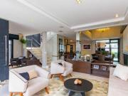 Casa com 3 dormitórios à venda, 297 m² por R$...