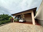 Casa com 3 dormitórios à venda, 299 m² por R$...