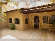 Casa com 3 dormitórios à venda, 300 m² por R$...