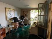 Casa com 3 dormitórios à venda, 300 m² por R$...