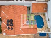 Casa com 3 dormitórios à venda, 300 m² por R$...