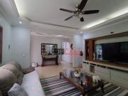 Casa com 3 dormitórios à venda, 300 m² por R$...