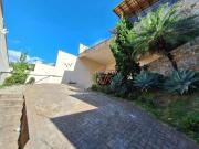 Casa com 3 dormitórios à venda, 300 m² por R$...