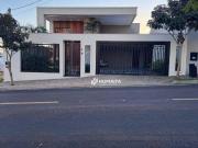 Casa com 3 dormitórios à venda, 300 m² por R$...