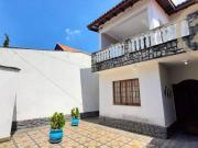 Casa com 3 dormitórios à venda, 307 m² por R$...