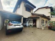 Casa com 3 dormitórios à venda, 310 m² por R$...