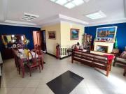 Casa com 3 dormitórios à venda, 315 m² por R$...