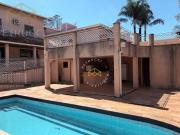 Casa com 3 dormitórios à venda, 322 m² por R$...