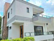 Casa com 3 dormitórios à venda, 326 m² por R$...