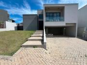 Casa com 3 dormitórios à venda, 340 m² por R$...