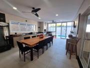 Casa com 3 dormitórios à venda, 350 m² por R$...