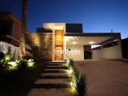 Casa com 3 dormitórios à venda, 350 m² por R$...