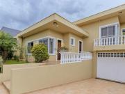 Casa com 3 dormitórios à venda, 370 m2 por R...