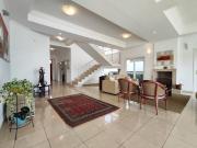 Casa com 3 dormitórios à venda, 373 m² por R$...