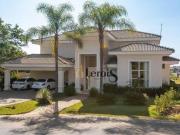Casa com 3 dormitórios à venda, 380 m² por R$...