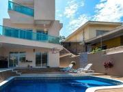 Casa com 3 dormitórios à venda, 381 m² por R$...