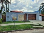 Casa com 3 dormitórios à venda, 394 m² por R$...