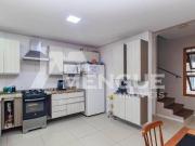 Casa com 3 dormitórios e 2 vagas à venda no bairro Passo...