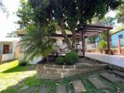 Casa com 3 dormitórios e amplo terreno