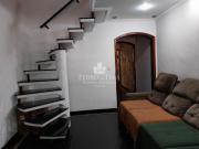 Casa com 3 dormitórios e corredor lateral em Itaquera
