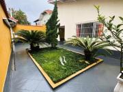 Casa com 3 Dormitórios e Edícula no Flórida!