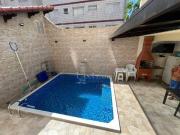 Casa com 3 dormitórios e piscina à venda, 125 m² por R$...