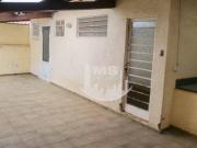 Casa com 3 dormitórios para alugar, 200 m² por R$...