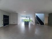 Casa com 3 dormitórios para alugar, 221 m² por R$...