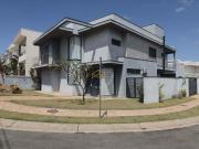 Casa com 3 dormitórios para alugar, 391 m² por R$...