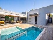 Casa com 3 dormitórios, sendo 3 suítes para venda Granja...