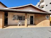 Casa com 3 quartos, 180 m², à venda por R$ 750.000...