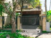 Casa com 3 quartos, 1 suíte, 2 vagas, e 234m² à venda no...