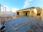 Casa com 3 quartos, 250 m², à venda por R$ 900.000...