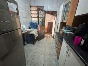 Casa com 3 Quartos + 2 Barracões Independentes à Venda...
