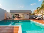 Casa com 3 Quartos 3 Suítes à venda, 378 m² por R$...