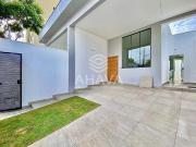 Casa com 3 Quartos à Venda, 180m², Santa Mônica, próximo...