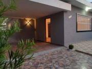 Casa com 3 quartos à venda, 185 m² por R$ 750.000...