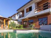 Casa com 3 dormitórios à venda, 288 m² por R$...